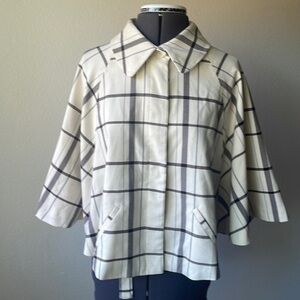 Apostrophe top ivory cape with belt for contour size medium